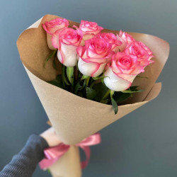 Букет из 9 розовых роз "Шепот"